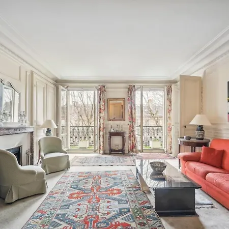 Апартаменты Elegant Duplex With A Large Balcony *